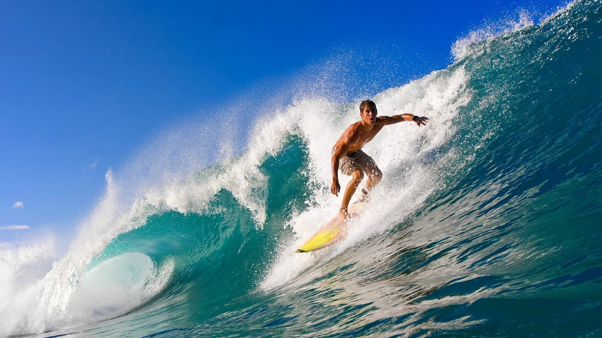费德勒连续三场比赛得分超过重返赛场,瑞士队不断突破!赛场气氛高涨