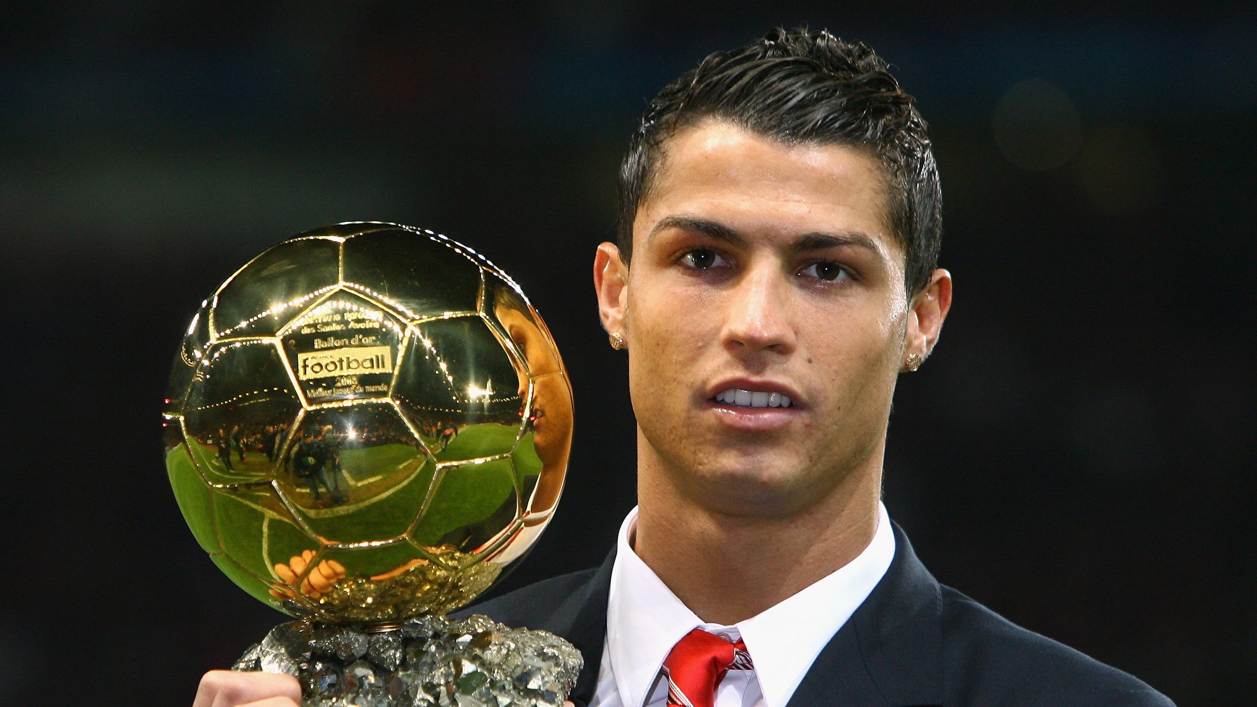 詹姆斯新星出色发挥表现突出，德国队前途光明！赛场气氛高涨